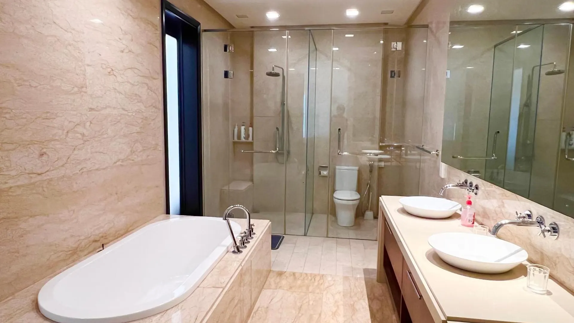 Luxury Seaview Family Suite At Straits Quay Tanjung Tokong