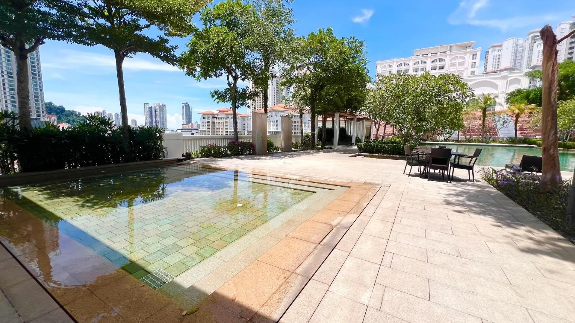 Luxury Seaview Family Suite At Straits Quay Tanjung Tokong Apartment