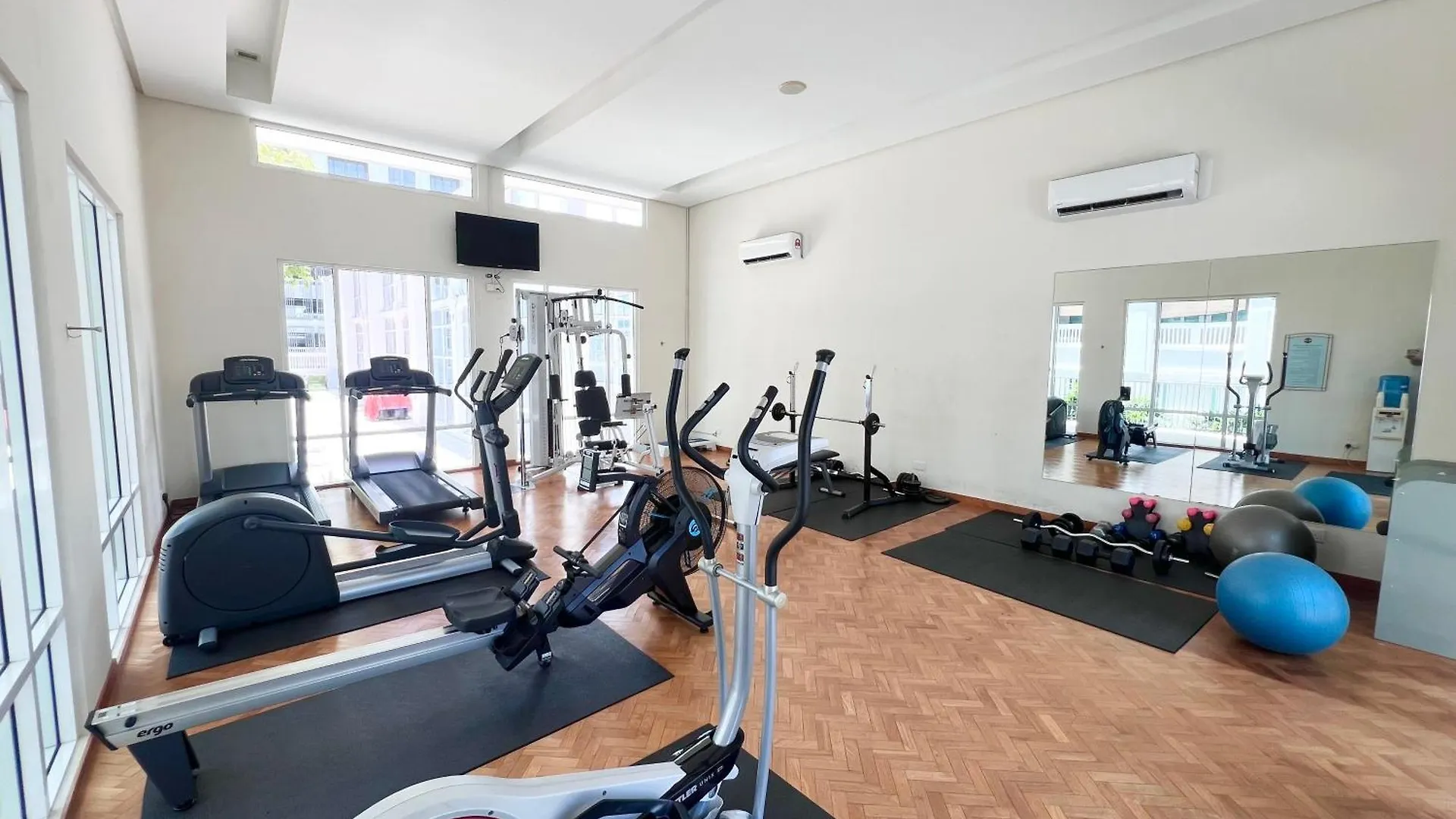 Apartment Luxury Seaview Family Suite At Straits Quay Tanjung Tokong Malaysia